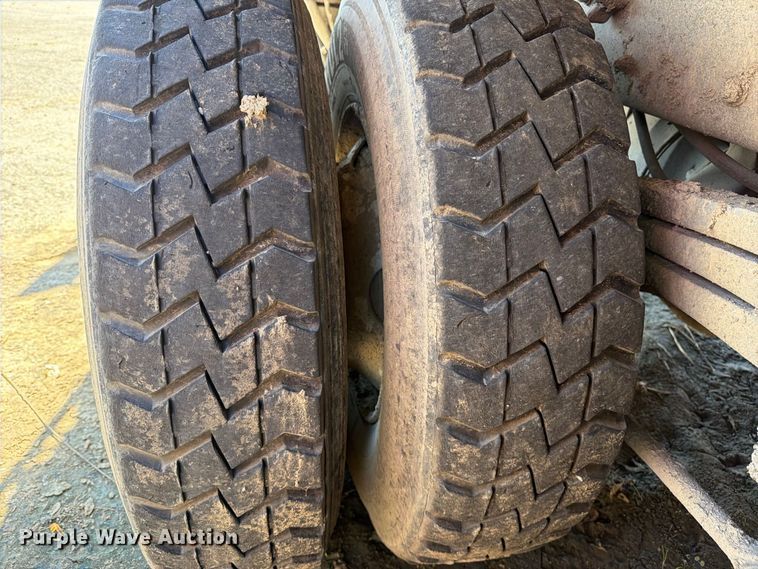 image for item FU1103 2017 Freightliner Business Class M2 refuse truck