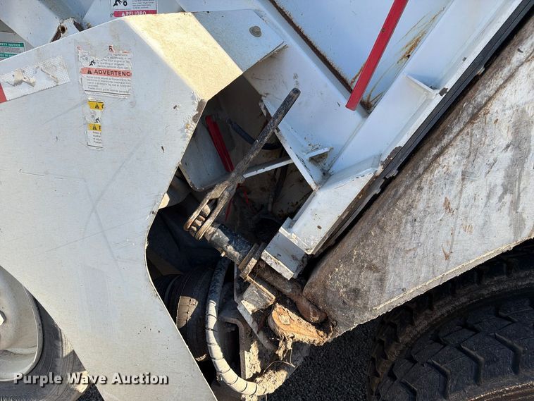 image for item FU1104 2017 Freightliner Business Class M2 refuse truck