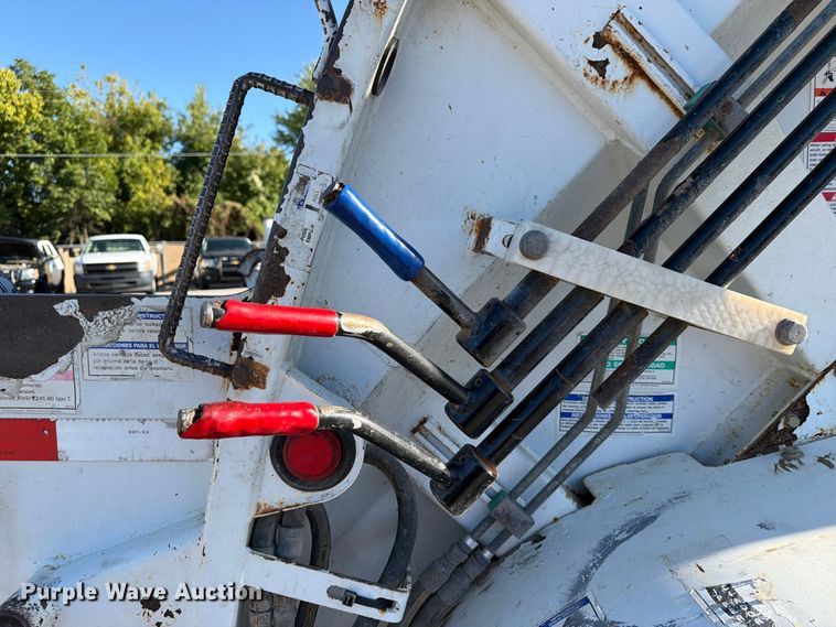 image for item FU1104 2017 Freightliner Business Class M2 refuse truck