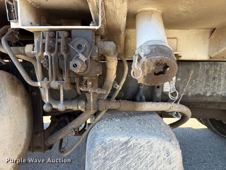 image for item FU1104 2017 Freightliner Business Class M2 refuse truck