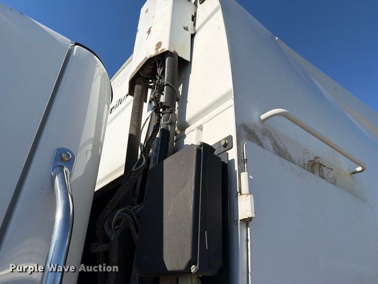 image for item FU1104 2017 Freightliner Business Class M2 refuse truck