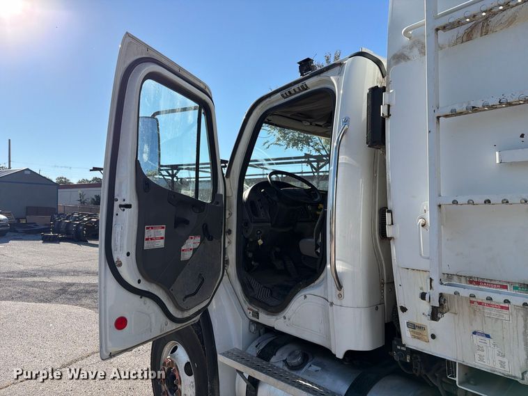 image for item FU1104 2017 Freightliner Business Class M2 refuse truck