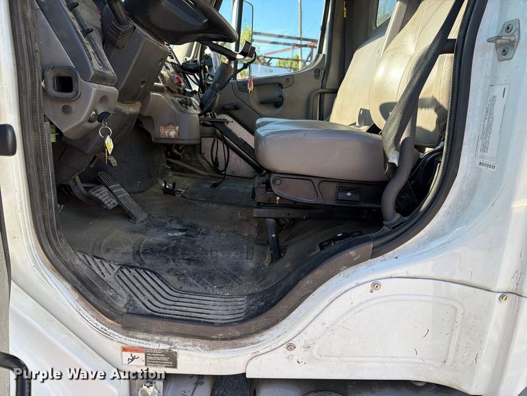 image for item FU1104 2017 Freightliner Business Class M2 refuse truck