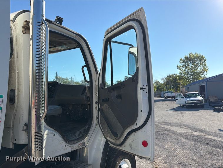 image for item FU1104 2017 Freightliner Business Class M2 refuse truck