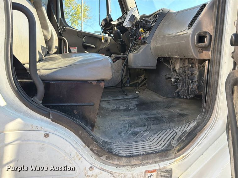 image for item FU1104 2017 Freightliner Business Class M2 refuse truck