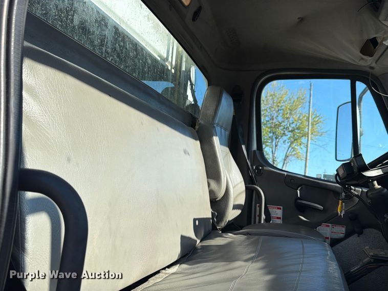 image for item FU1104 2017 Freightliner Business Class M2 refuse truck