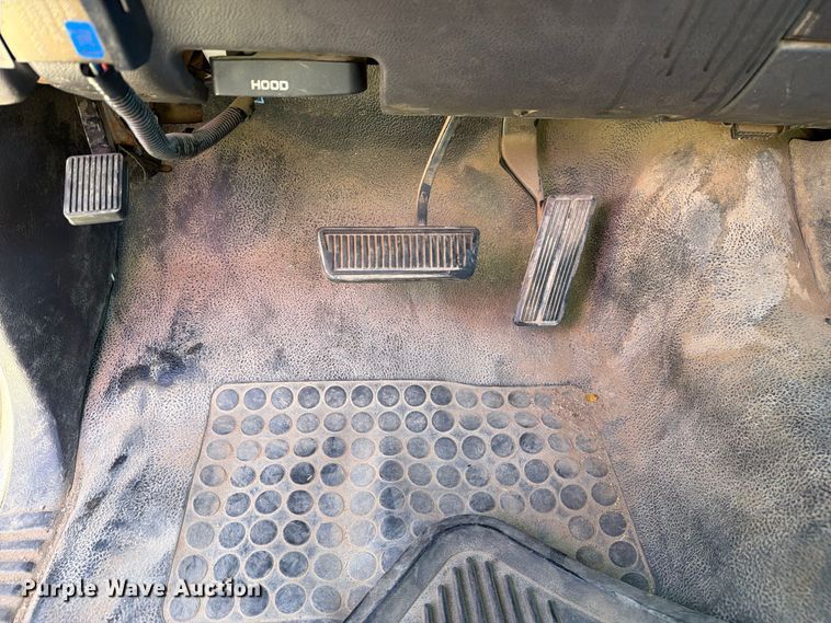 image for item FU1105 2002 Dodge Ram 3500 flatbed pickup truck