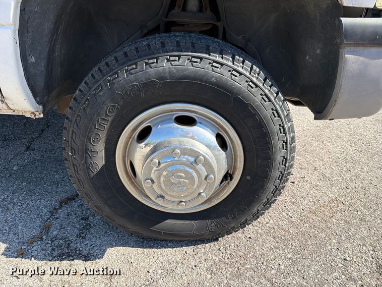 image for item FU1105 2002 Dodge Ram 3500 flatbed pickup truck