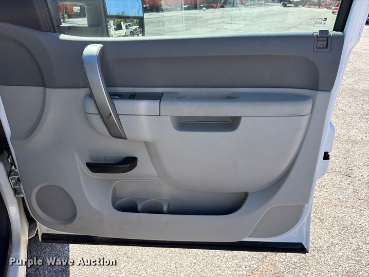image for item FU1109 2012 Chevrolet Silverado 1500 pickup truck