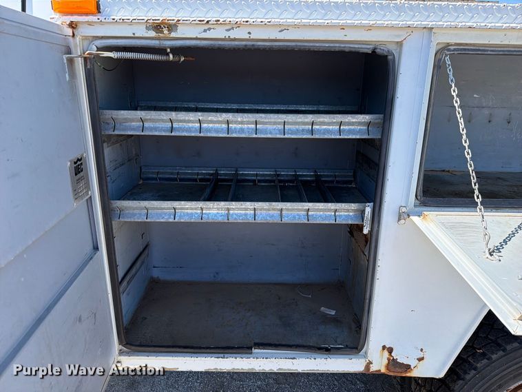 image for item FU1111 1999 Ford F450 Super Duty bucket truck