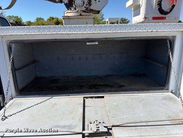 image for item FU1111 1999 Ford F450 Super Duty bucket truck