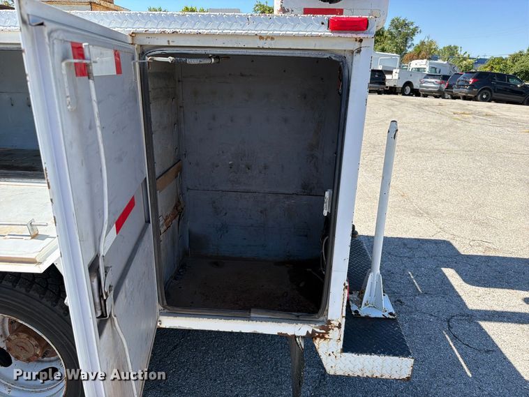 image for item FU1111 1999 Ford F450 Super Duty bucket truck