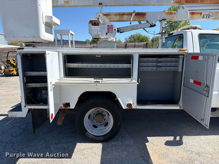 image for item FU1111 1999 Ford F450 Super Duty bucket truck