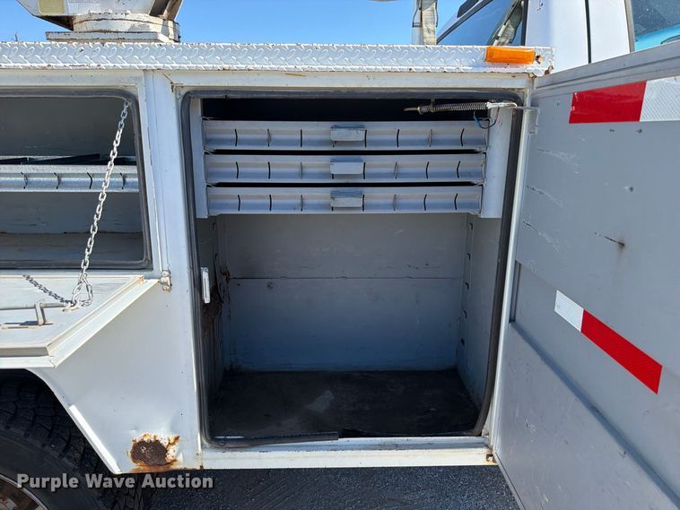 image for item FU1111 1999 Ford F450 Super Duty bucket truck