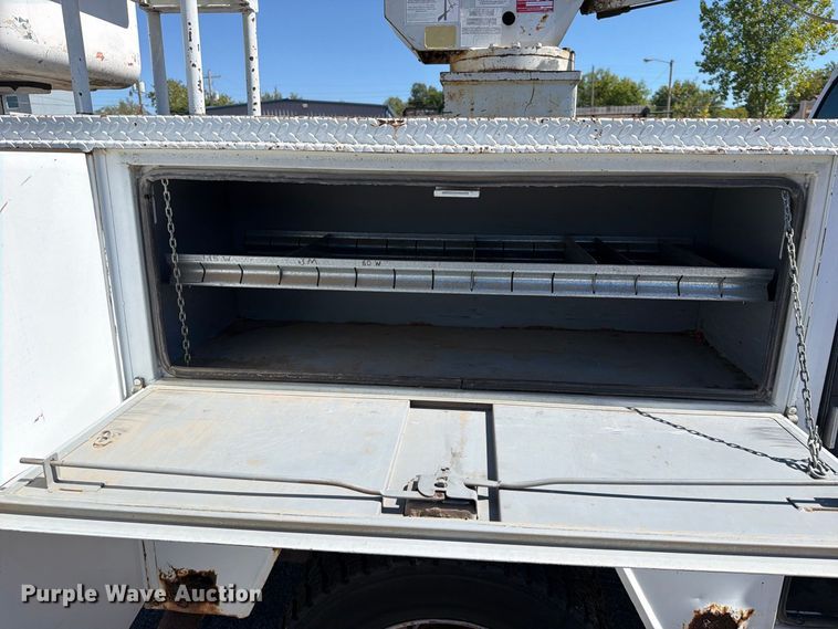 image for item FU1111 1999 Ford F450 Super Duty bucket truck
