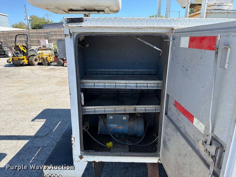 image for item FU1111 1999 Ford F450 Super Duty bucket truck