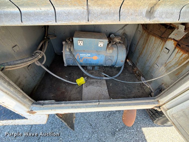 image for item FU1111 1999 Ford F450 Super Duty bucket truck
