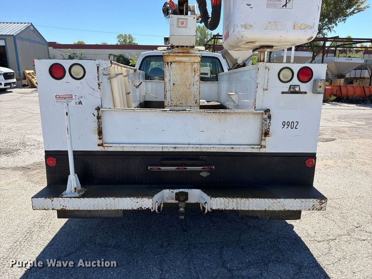 image for item FU1111 1999 Ford F450 Super Duty bucket truck