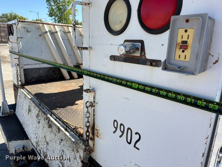 image for item FU1111 1999 Ford F450 Super Duty bucket truck