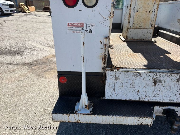 image for item FU1111 1999 Ford F450 Super Duty bucket truck
