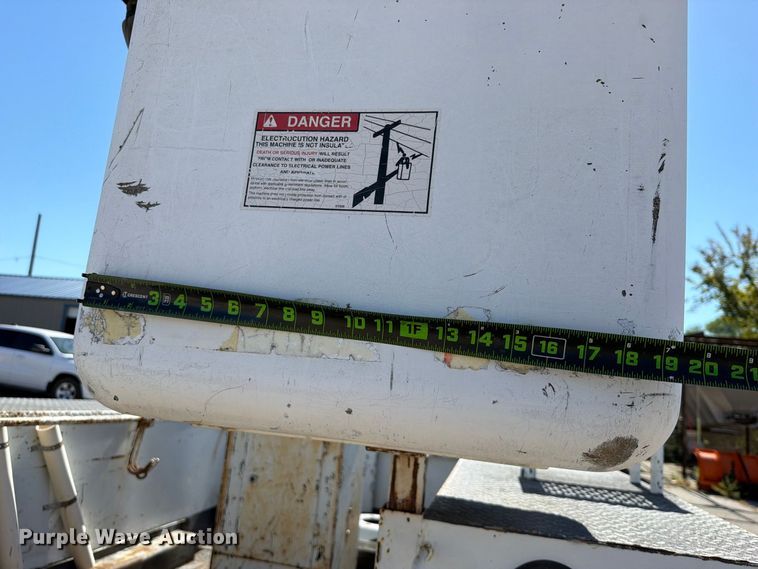 image for item FU1111 1999 Ford F450 Super Duty bucket truck