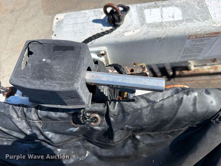 image for item FU1111 1999 Ford F450 Super Duty bucket truck