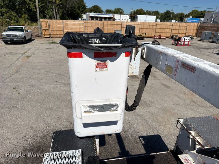 image for item FU1111 1999 Ford F450 Super Duty bucket truck
