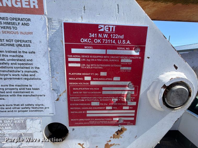 image for item FU1111 1999 Ford F450 Super Duty bucket truck