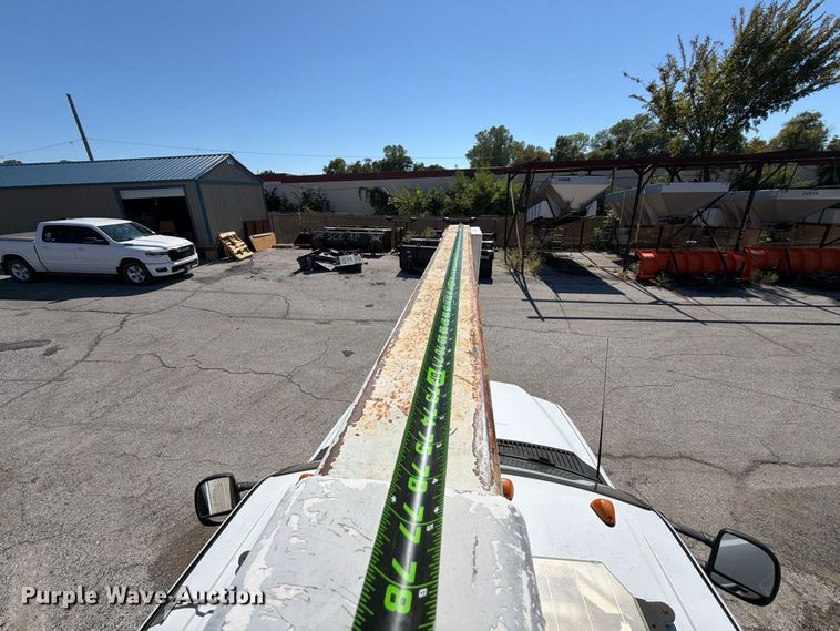 image for item FU1111 1999 Ford F450 Super Duty bucket truck