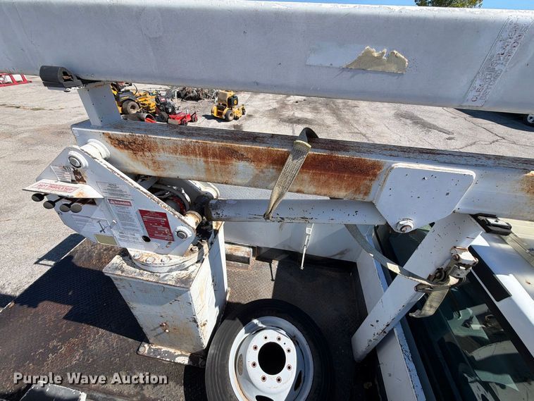image for item FU1111 1999 Ford F450 Super Duty bucket truck