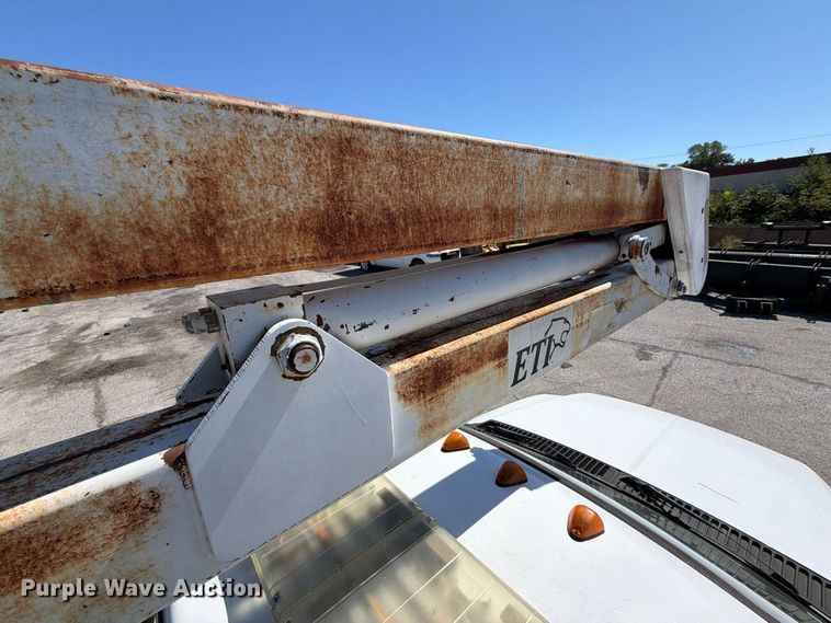 image for item FU1111 1999 Ford F450 Super Duty bucket truck