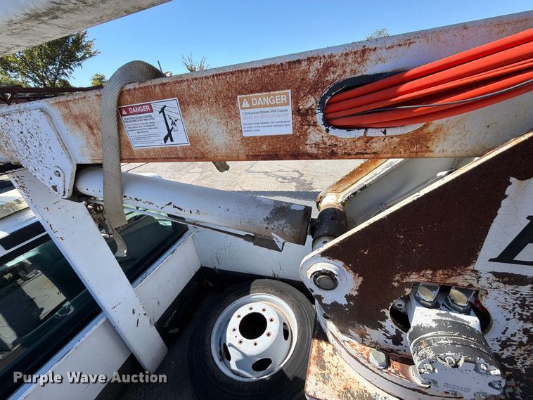 image for item FU1111 1999 Ford F450 Super Duty bucket truck