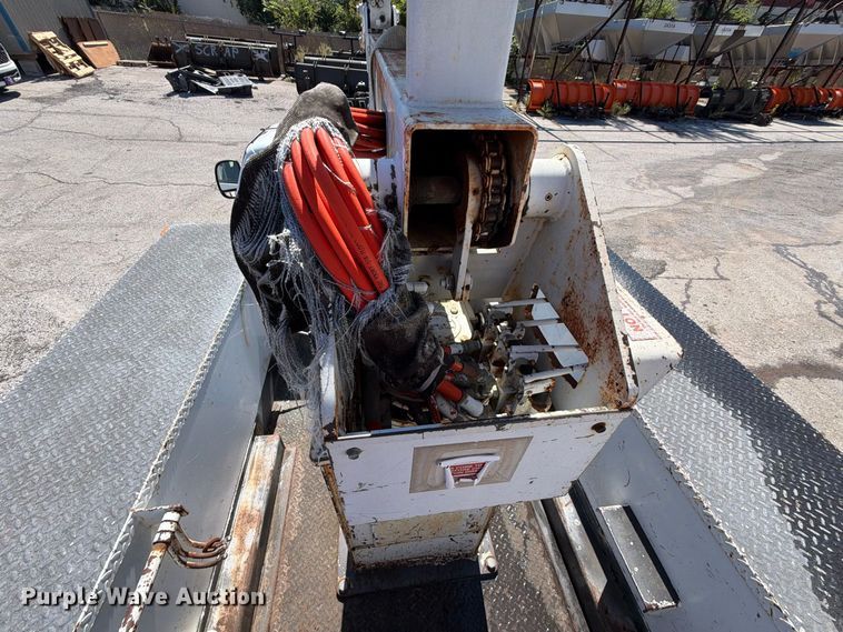 image for item FU1111 1999 Ford F450 Super Duty bucket truck
