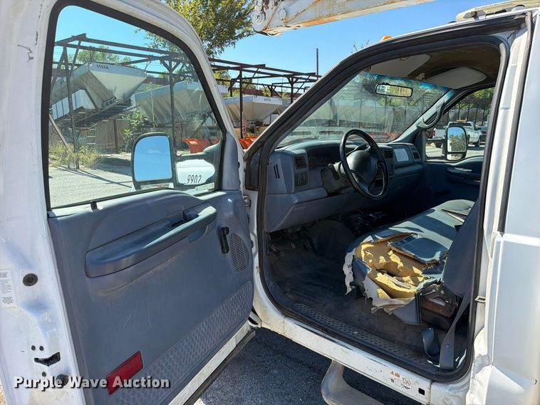 image for item FU1111 1999 Ford F450 Super Duty bucket truck