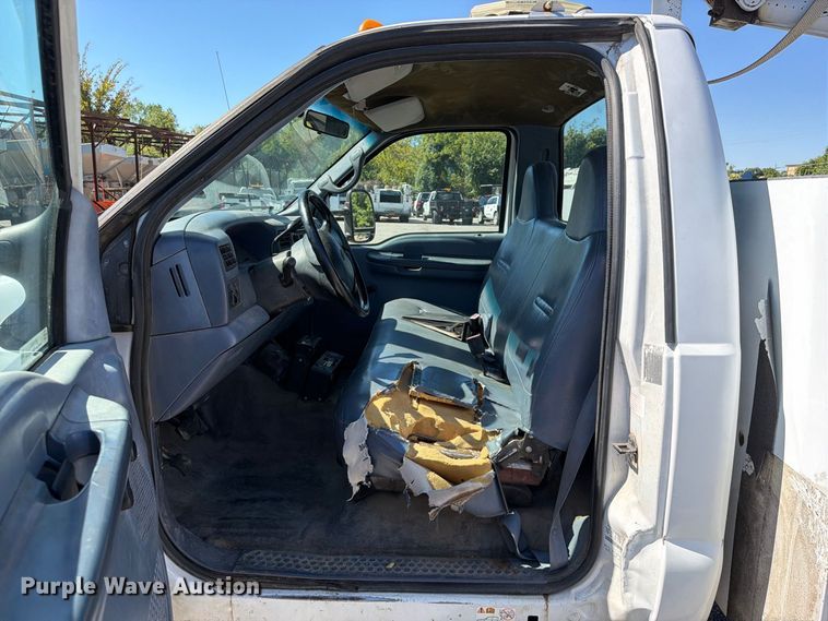 image for item FU1111 1999 Ford F450 Super Duty bucket truck