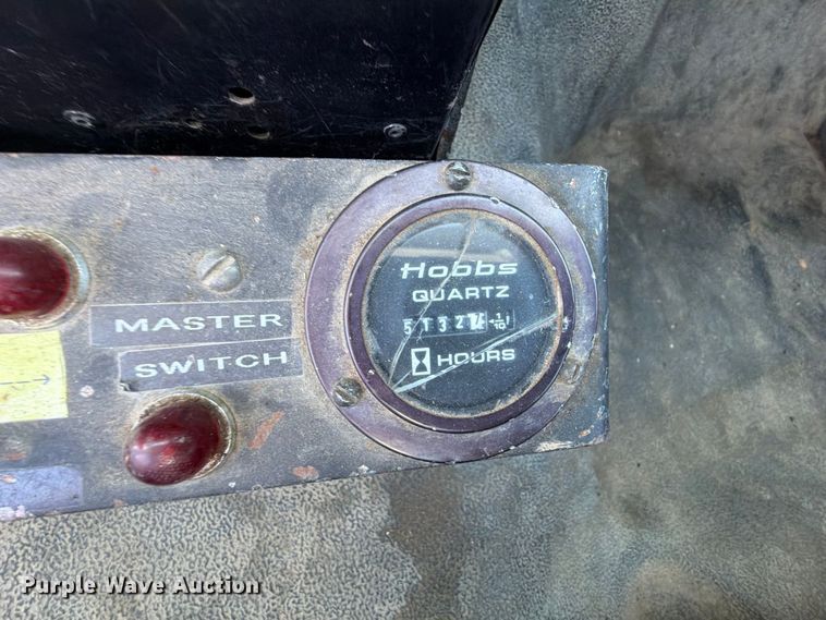 image for item FU1111 1999 Ford F450 Super Duty bucket truck