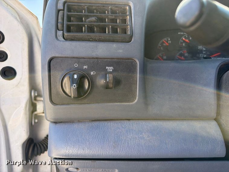 image for item FU1111 1999 Ford F450 Super Duty bucket truck