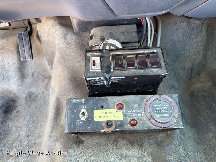 image for item FU1111 1999 Ford F450 Super Duty bucket truck