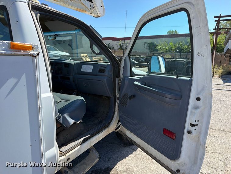 image for item FU1111 1999 Ford F450 Super Duty bucket truck