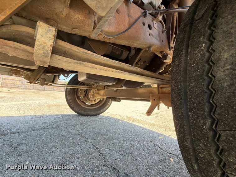 image for item FU1111 1999 Ford F450 Super Duty bucket truck