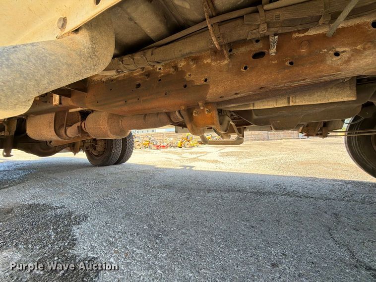 image for item FU1111 1999 Ford F450 Super Duty bucket truck