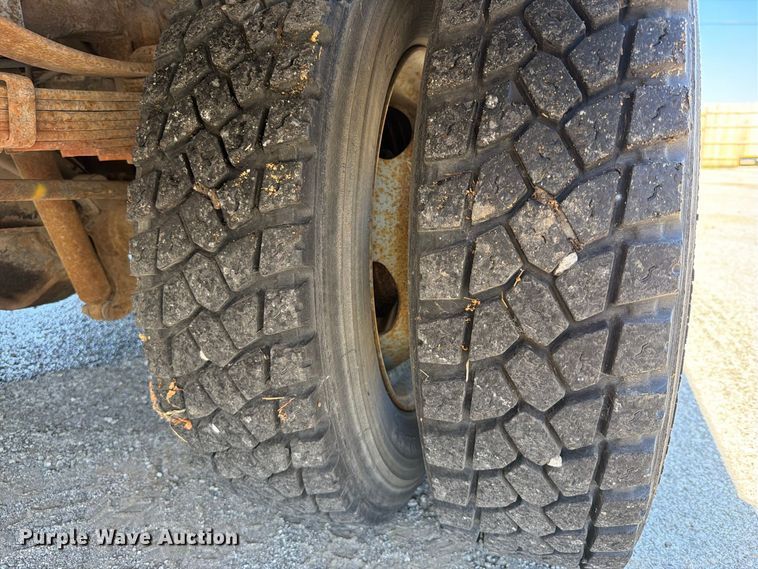 image for item FU1111 1999 Ford F450 Super Duty bucket truck