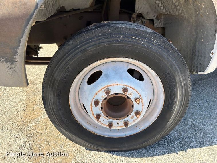 image for item FU1111 1999 Ford F450 Super Duty bucket truck