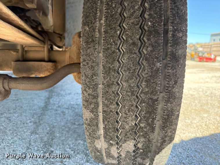image for item FU1111 1999 Ford F450 Super Duty bucket truck