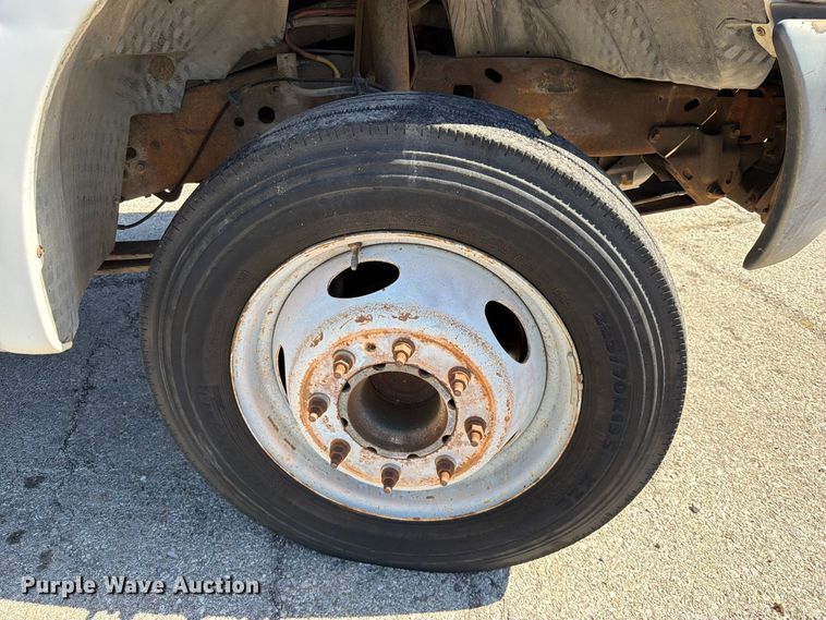 image for item FU1111 1999 Ford F450 Super Duty bucket truck