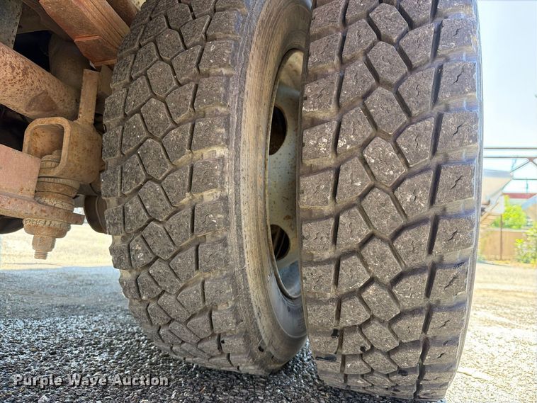image for item FU1111 1999 Ford F450 Super Duty bucket truck
