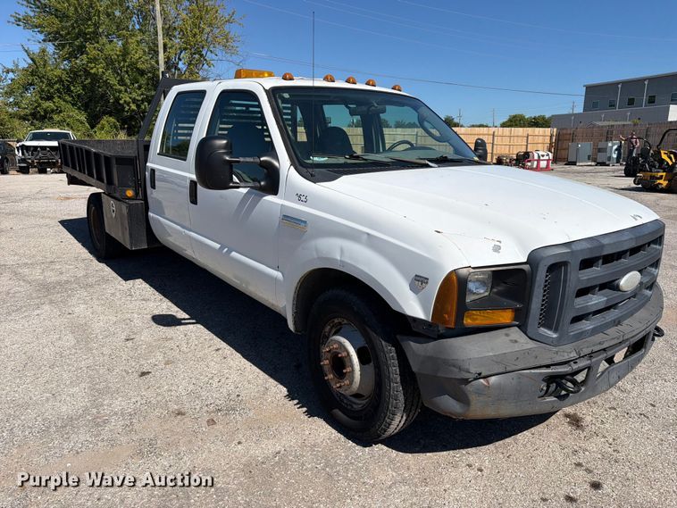 image for item FU1114 2006 Ford F350 Super Duty Crew Cab pickup truck