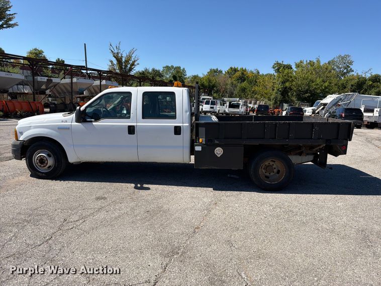 image for item FU1114 2006 Ford F350 Super Duty Crew Cab pickup truck