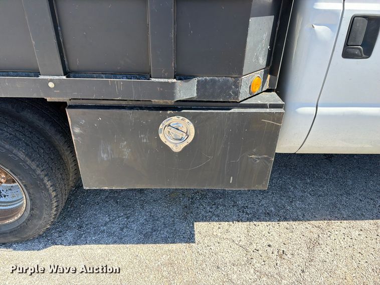 image for item FU1114 2006 Ford F350 Super Duty Crew Cab pickup truck