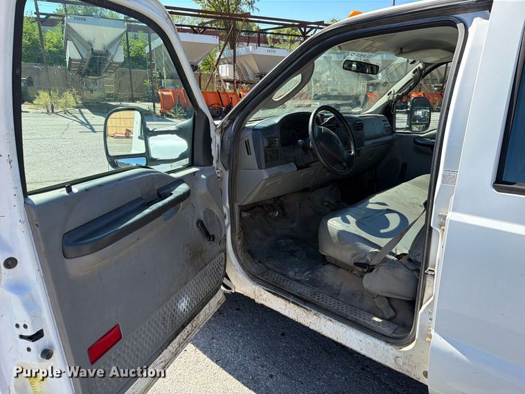 image for item FU1114 2006 Ford F350 Super Duty Crew Cab pickup truck